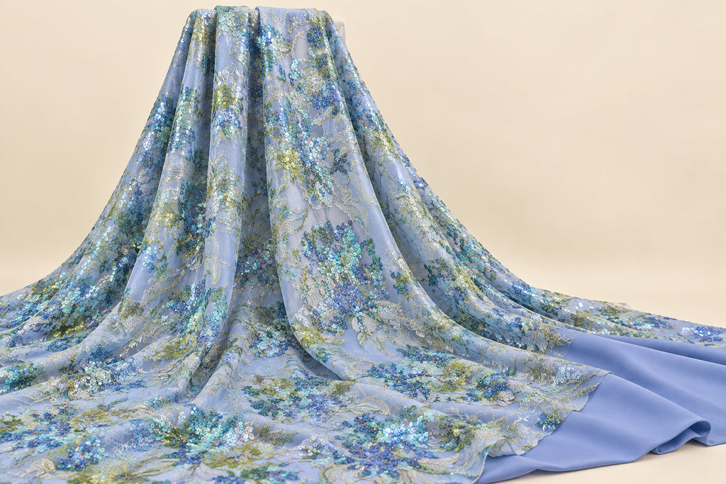 Tlija en soie Bleu lavande, détail de la broderie