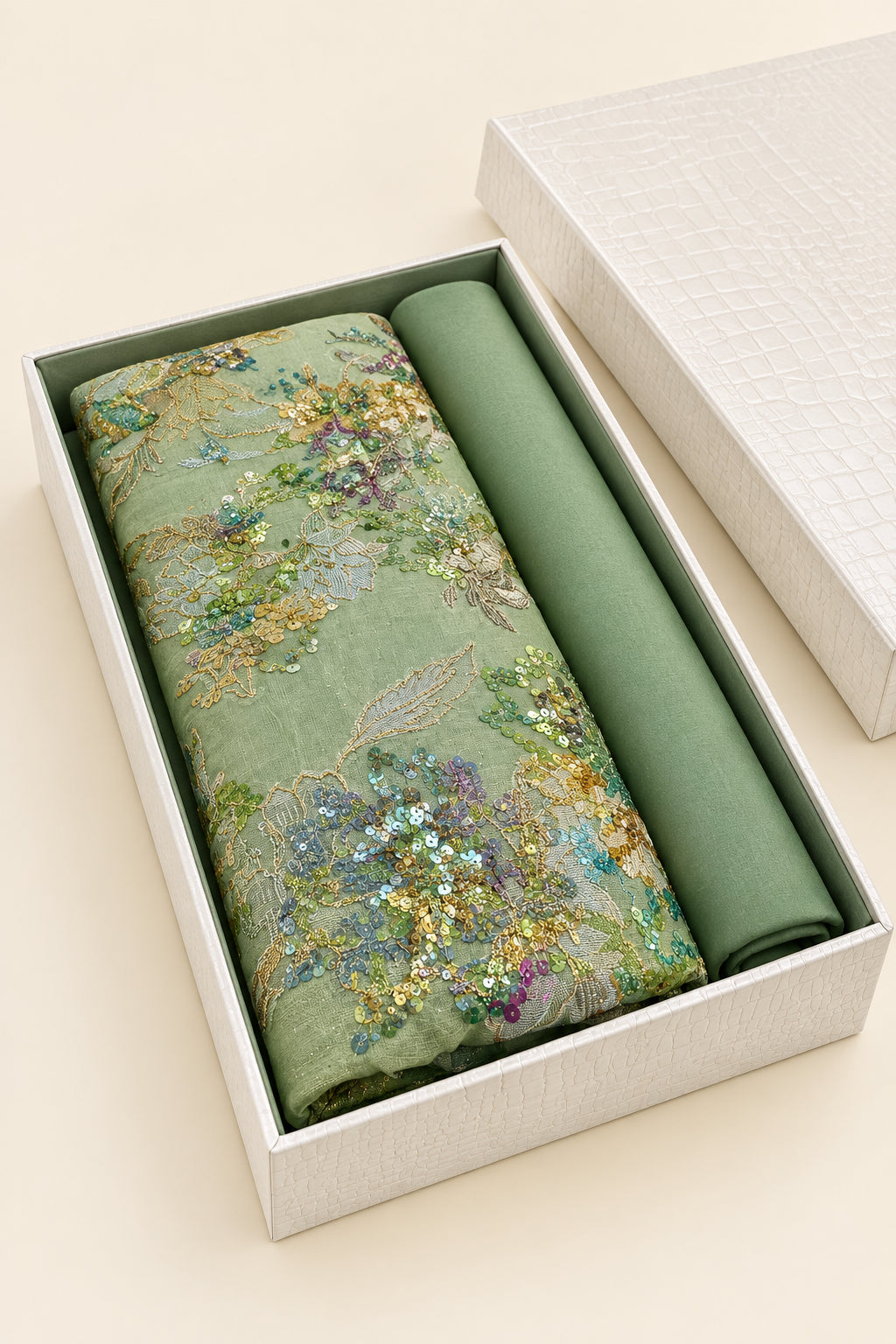 Tlija en soie Vert amande en coffret