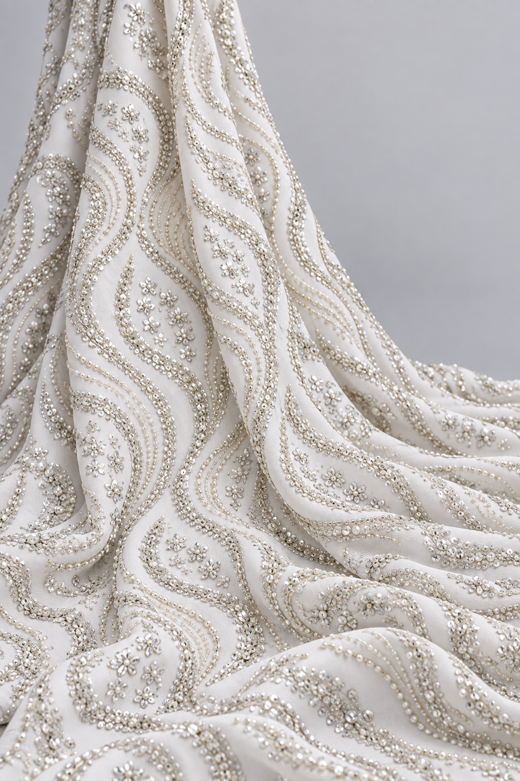 Tissu brodé Elie Saab Blanc perlé, drapé