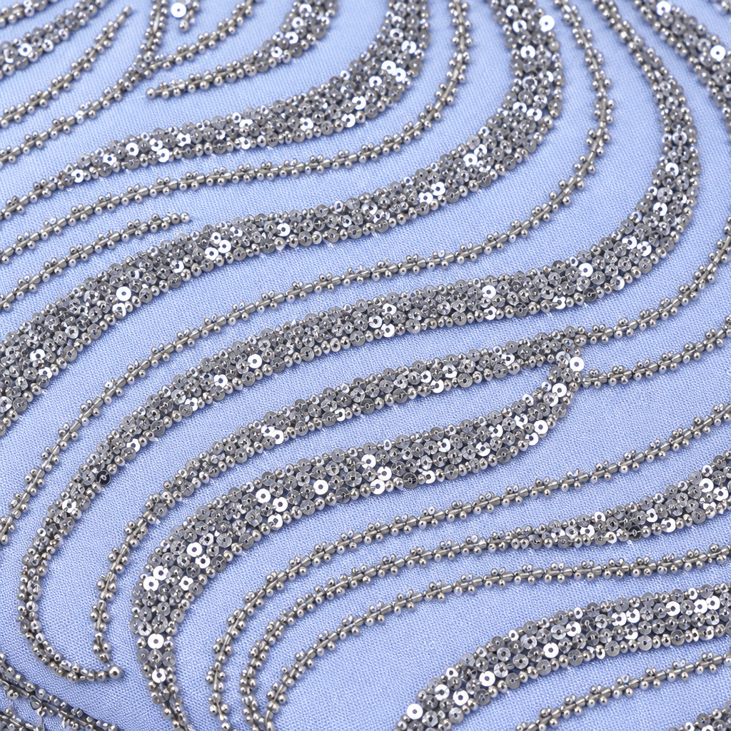 Tissu brodé Elie Saab Bleu pâle argenté, détail de la broderie