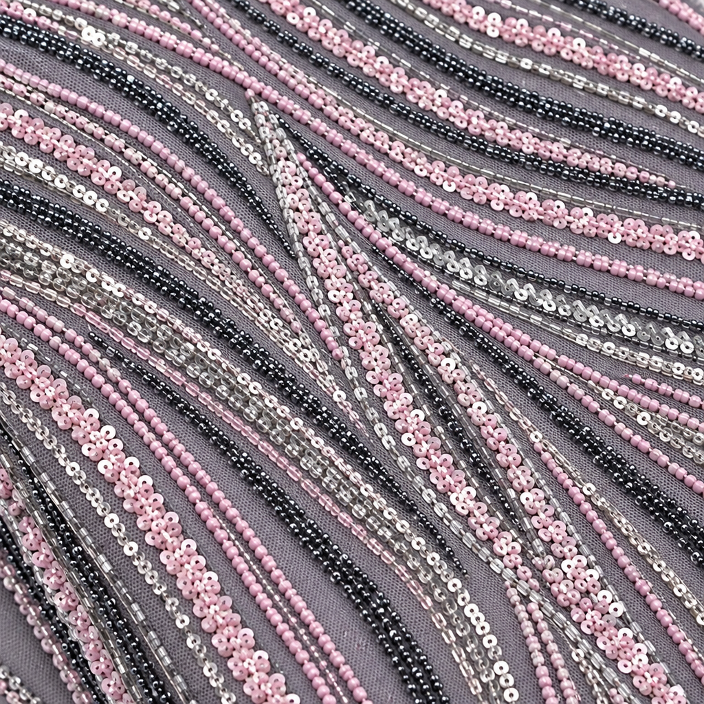 Tissu brodé Elie Saab Gris rosé, détail de la broderie
