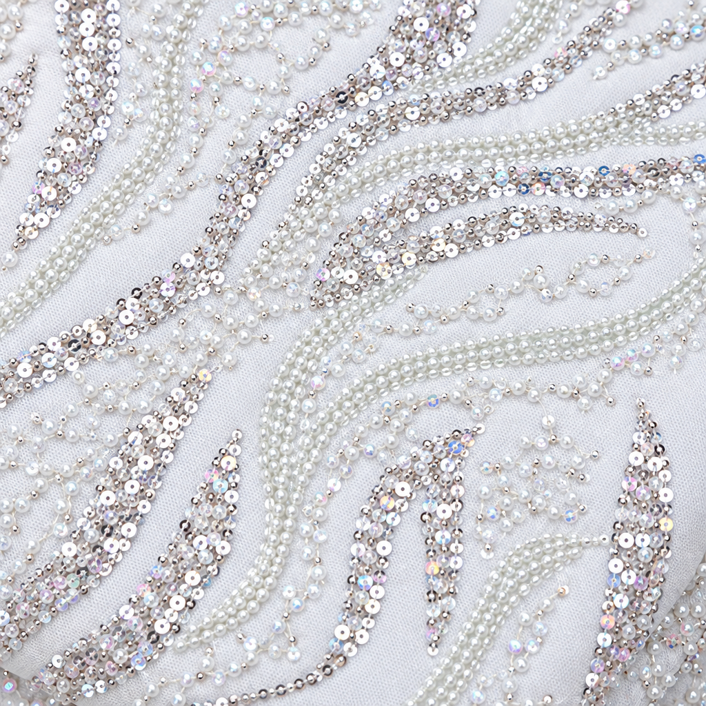 Tissu brodé Elie Saab Blanc nacré argenté, détail de la broderie